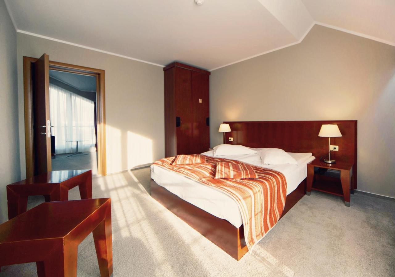 Hotel Atrium Тыргу-Секуеск Экстерьер фото