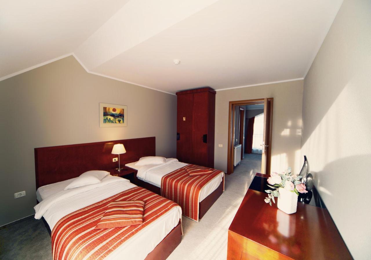 Hotel Atrium Тыргу-Секуеск Экстерьер фото